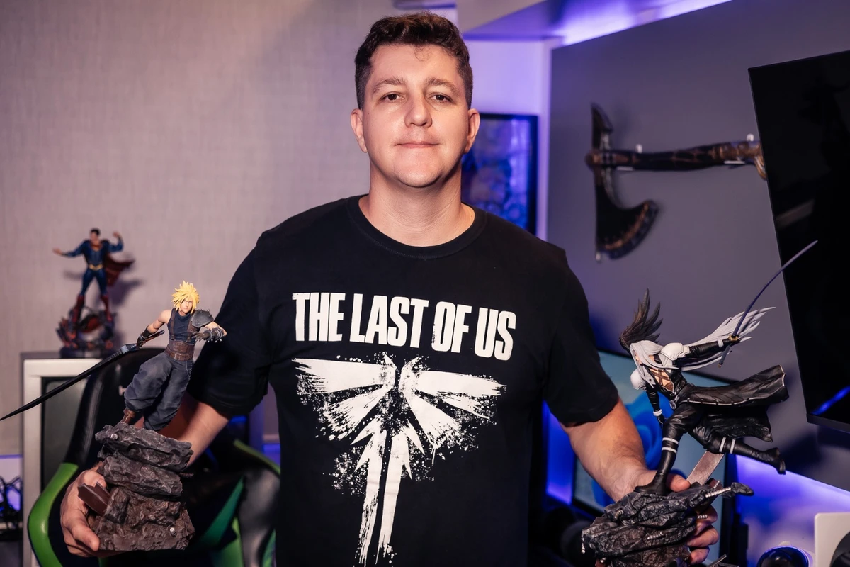 O capixaba Afonso Martins faz sucesso com seus personagens feitos por ele na impressora 3D e pintados à mão
