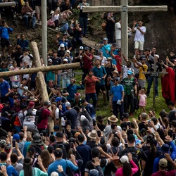 Católicos do povoado do Forno Grande, em Castelo, realizam a procissão às Sexta-Feiras Santas há 37 anos