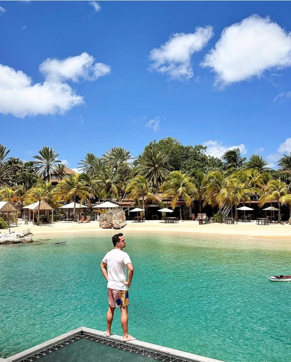 Bruno passeando por Curaçao por Reprodução @brunovilaça