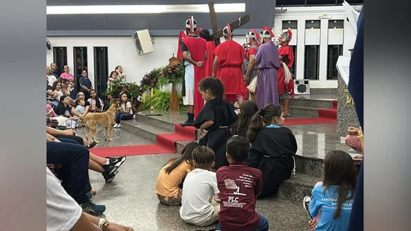 “Toda vez que batiam em Jesus e nos judeus o cachorrinho chorava. Era como se quisesse ‘falar’ algo“, contou Cleriston Caliman Falchetto, que fez as imagens