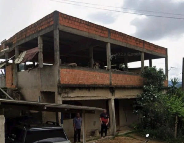 Casa de dois andares que desabou em Viana