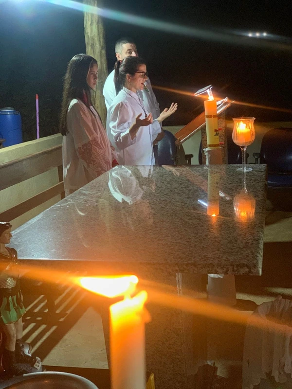 Celebração em comunidade do interior foi mantida, mesmo sem telhado levado por temporal em Castelo por Divulgação/Diocese de Cachoeiro de Itapemirim