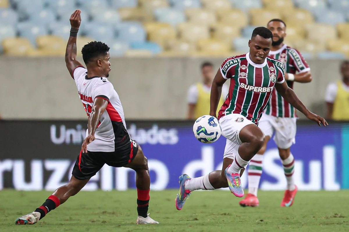Meia do Fluminense, Jhon Arias ficou na bronca após achar que sofreu pênalti