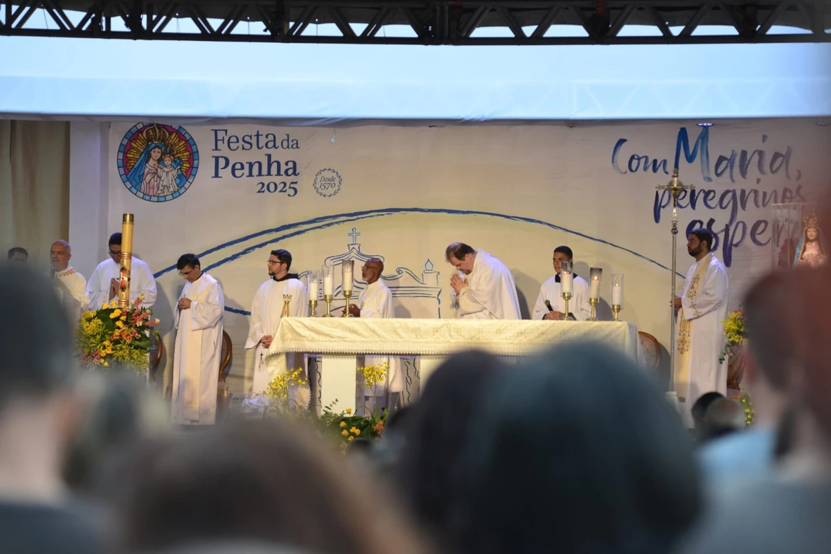 Missa de abertura da Festa da Pnha 2025, no campinho do Convento da Penha por Fernando Madeira