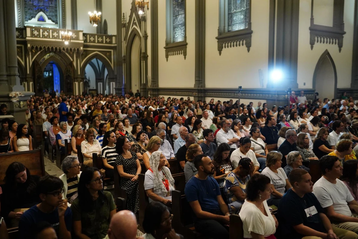 Missa em homenagem ao papa Francisco na Catedral de Vitória por Vitor Jubini