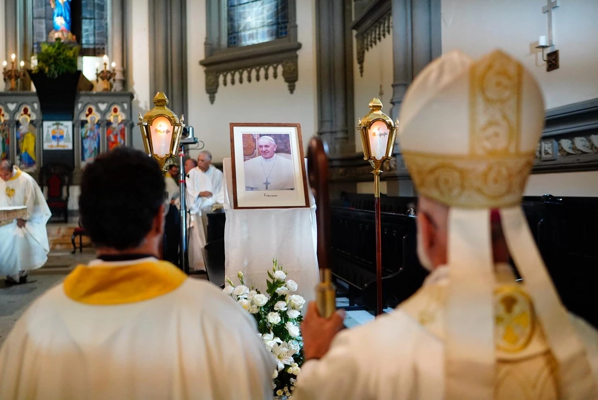 Missa em homenagem ao papa Francisco na Catedral de Vitória por Vitor Jubini