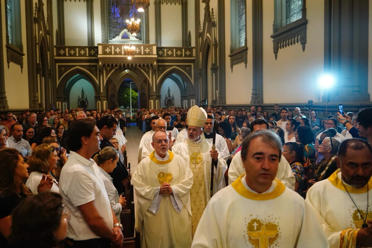 Missa em homenagem ao papa Francisco na Catedral de Vitória por Vitor Jubini