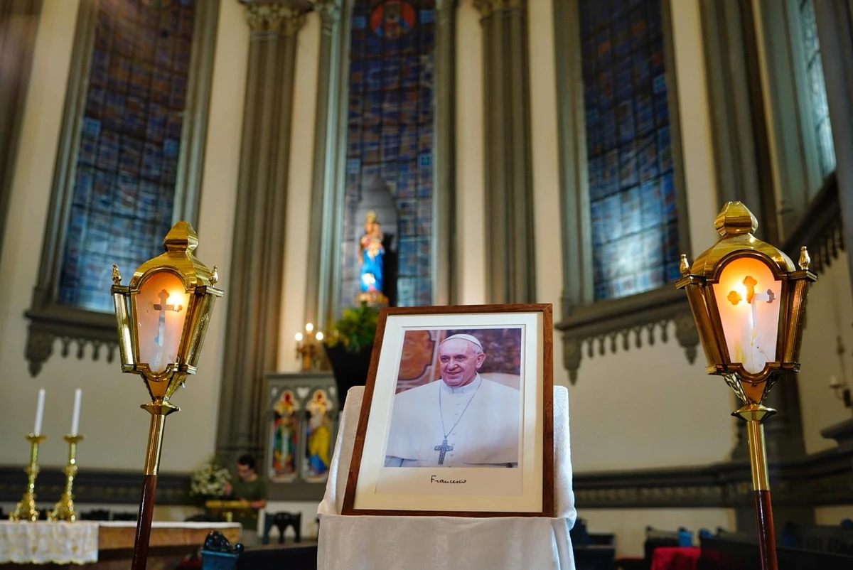 Missa em homenagem ao papa Francisco na Catedral de Vitória por Vitor Jubini