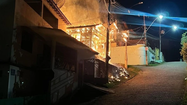 Polícia Civil afirmou que a Delegacia de Polícia de João Neiva está empenhada em identificar e responsabilizar os suspeitos; ocorrência foi registrada na noite de segunda-feira (21)