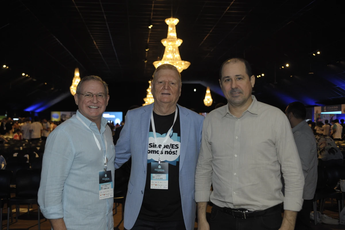 Alexandre Theodoro, reitor da Faesa, Moacir Lellis e Nailson Dalla Bernardina, pres do ES em Ação e dir exec do Sicoob