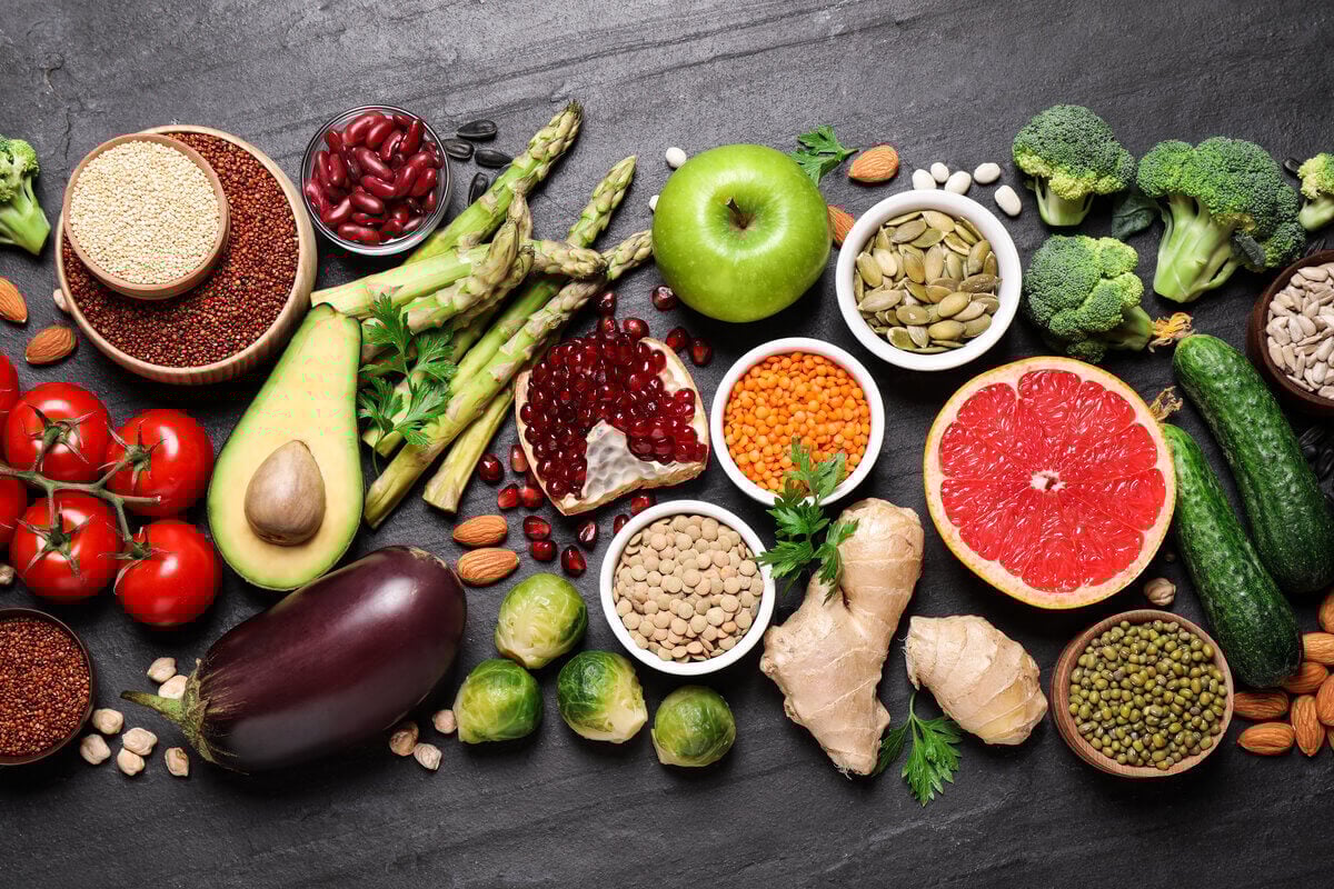 Alimentos detoxificantes favorecem a saúde e o bem-estar do corpo (Imagem: New Africa | Shutterstock)
