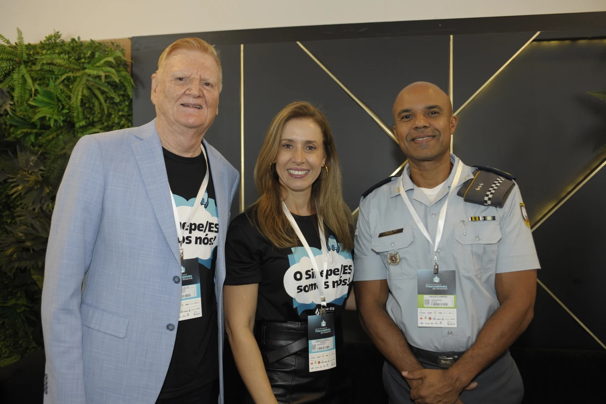 Moacir Lellis, Roberta Bonelli e Eliandro Claudino, comandante da Patrulha Escolar, a Cipe