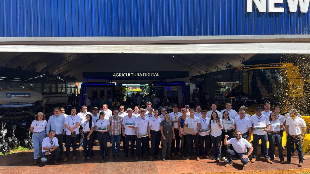 A Azul Agro apresentou máquinas da New Holland na Tecnoshow Comigo 2025