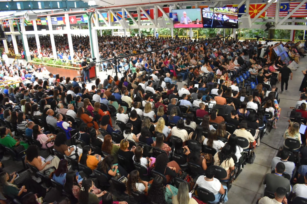 Membros da ICM em momento de louvor e adoração o Maanaim de Domingos Martins
