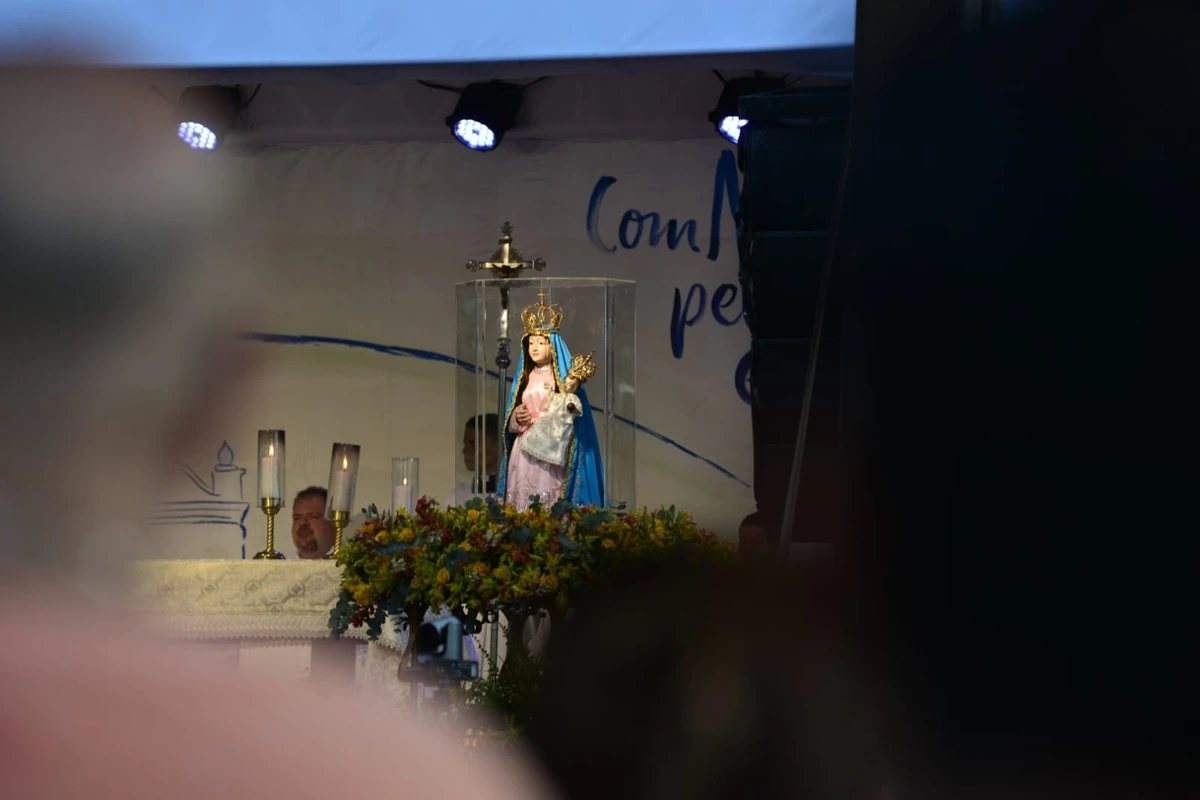Milhares de fiéis sobem ao convento para demonstrar sua devoção e fé em Nossa Senhora da Penha.   por Fernando Madeira / Festa da Penha