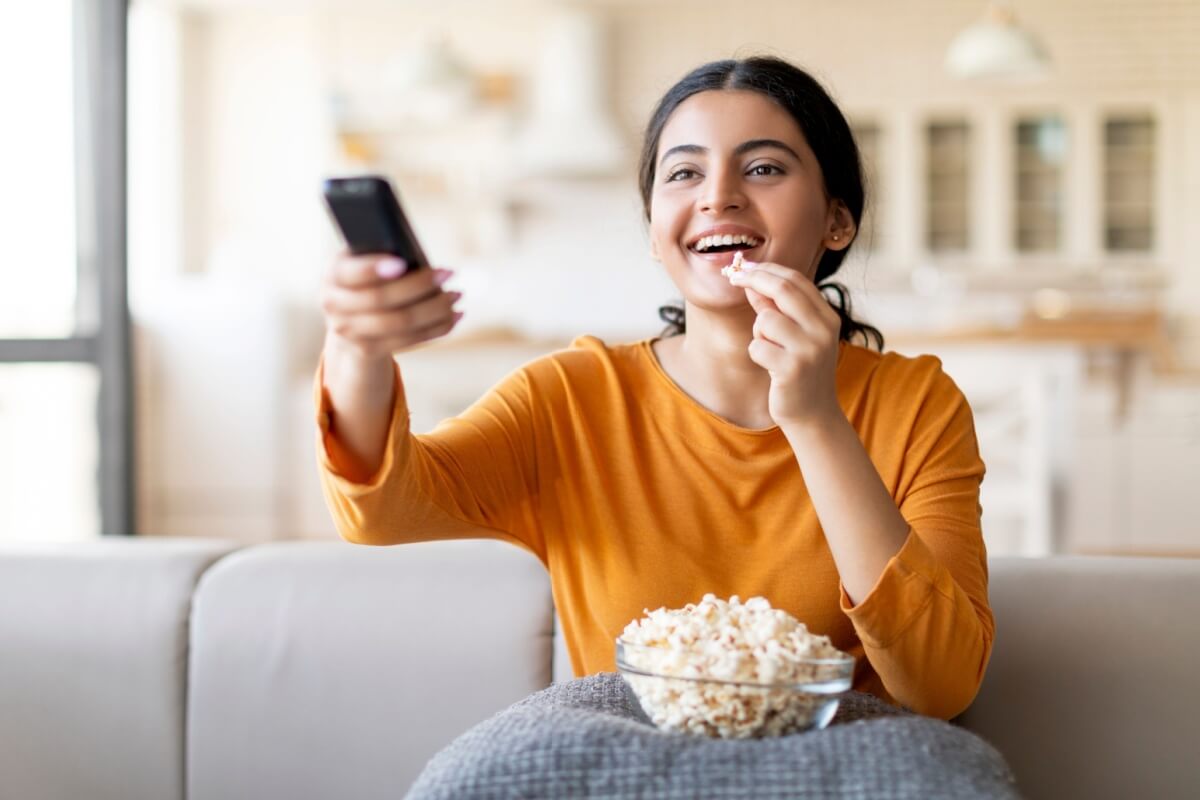 Há diversas opções de realities shows disponíveis nos streamings (Imagem: Prostock-studio | Shutterstock) 