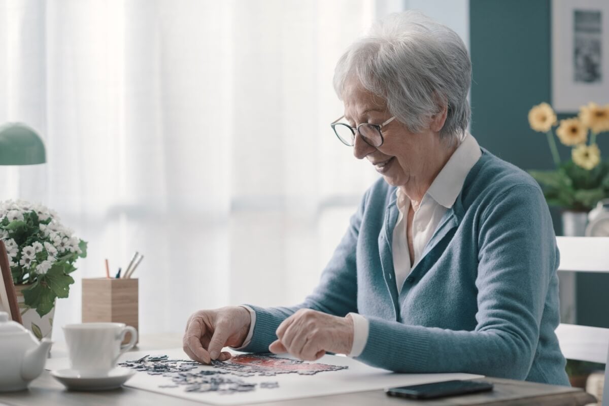 Manter o cérebro saudável garante autonomia e qualidade de vida (Imagem: Stock-Asso | Shutterstock) 