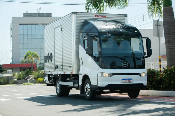 BYD eT5