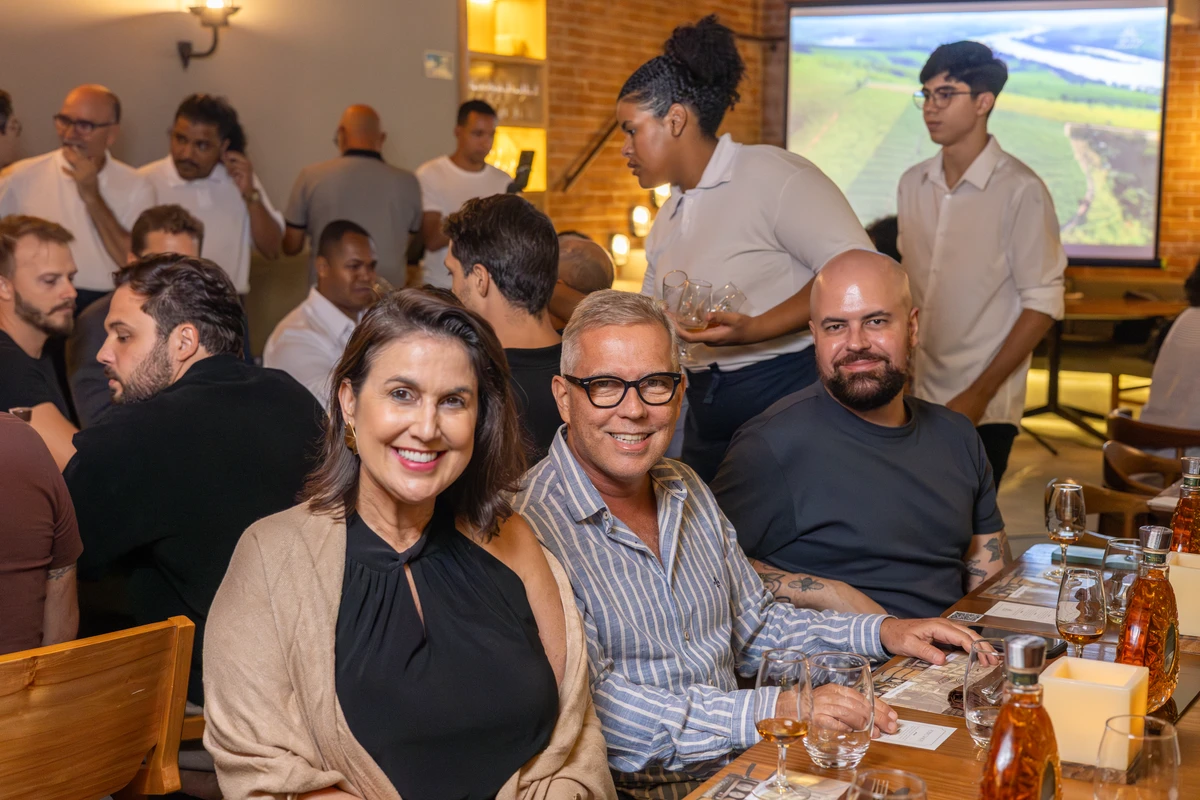 Renata Rasseli, André Hees e Dudu Altoé