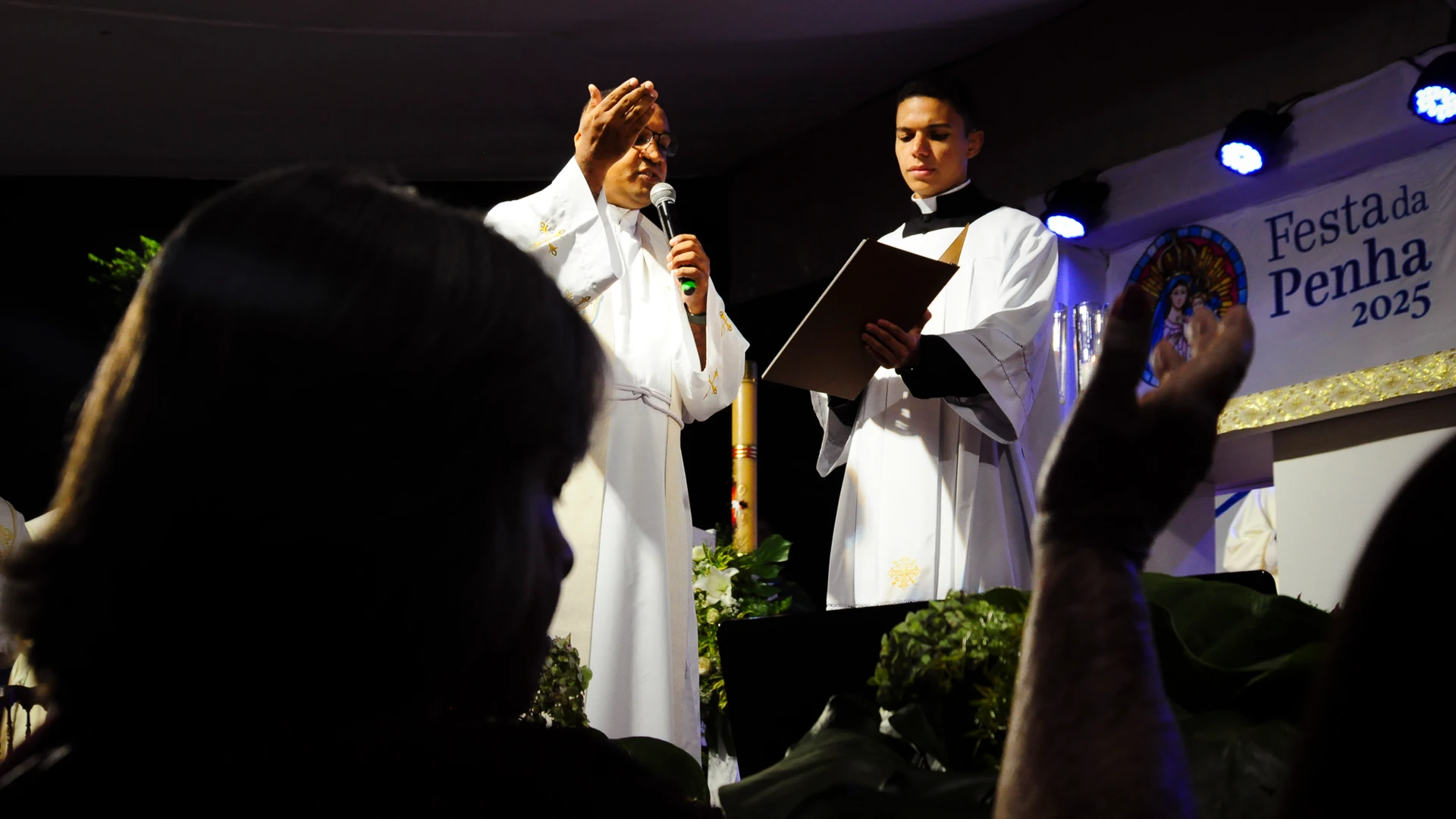 Momento devocional no Campinho do Convento