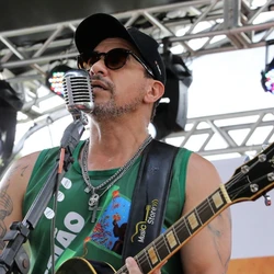 Banda Casaca se apresenta no Carnaval de congo de Máscaras de Roda D'Água