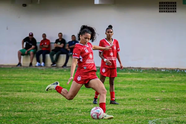 Bruna, meia do Prosperidade, é uma das armas da equipe capixaba