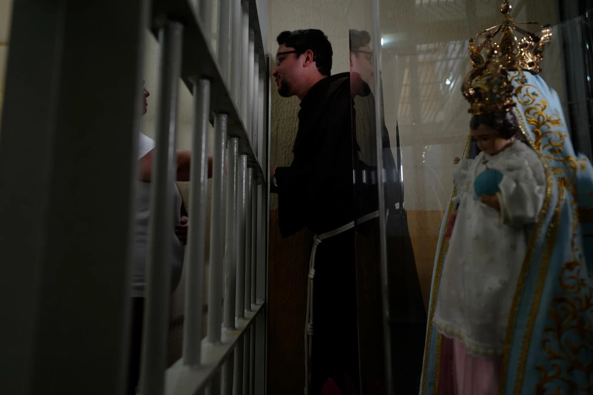 Imagem de Nossa Senhora da Penha no Centro Prisional Feminino de Cariacica  por Fernando Madeira