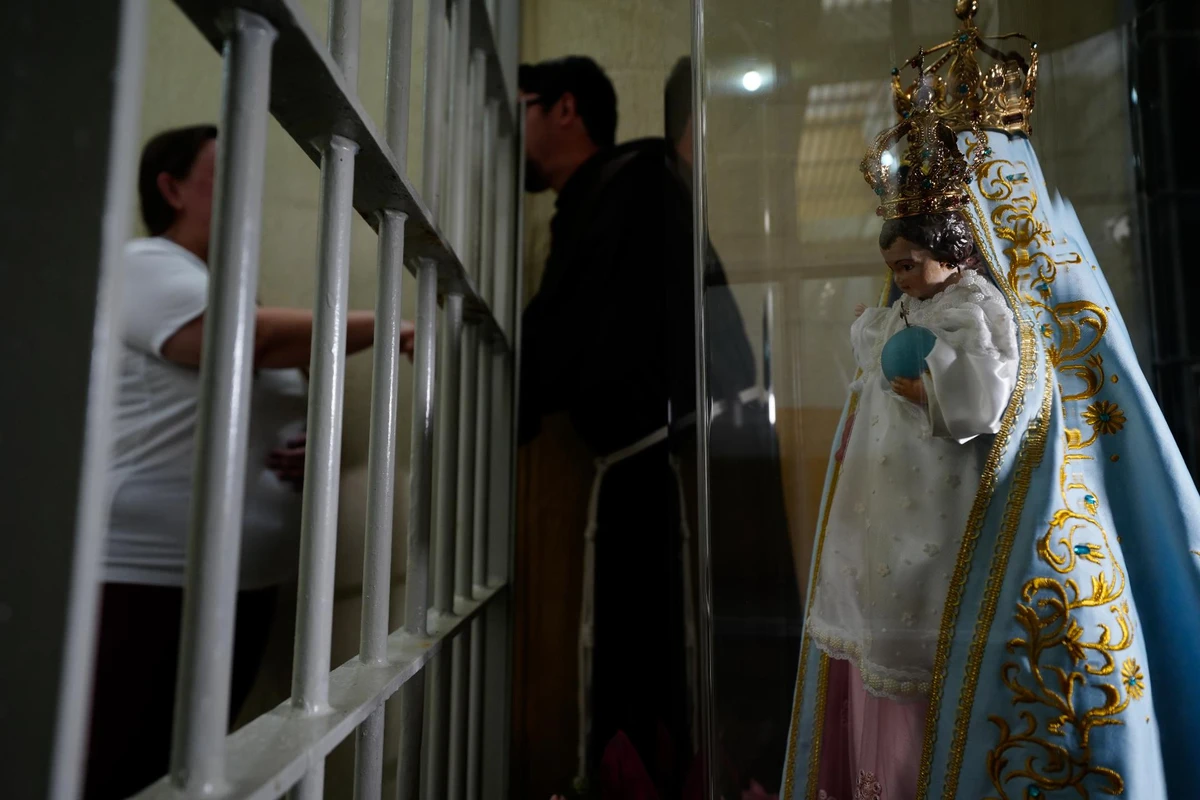 Imagem de Nossa Senhora da Penha no Centro Prisional Feminino de Cariacica  por Fernando Madeira