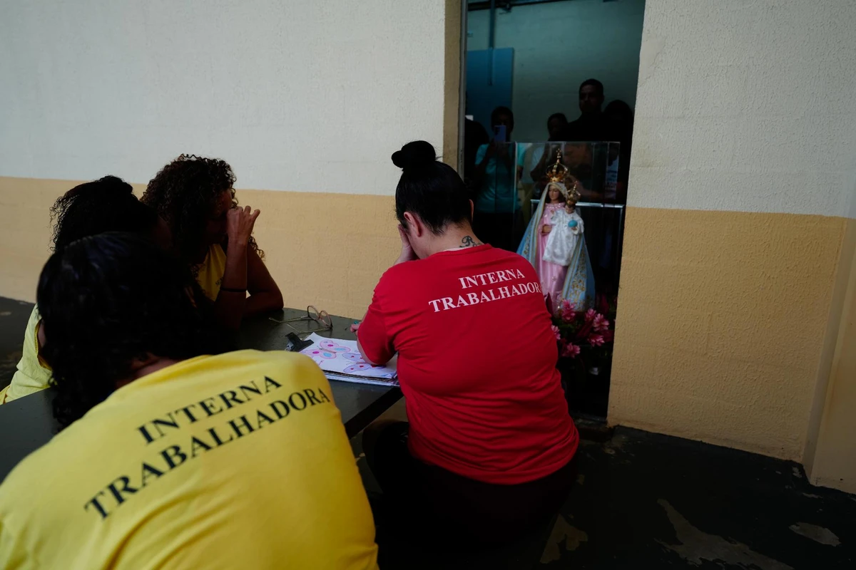 Imagem de Nossa Senhora da Penha no Centro Prisional Feminino de Cariacica  por Fernando Madeira
