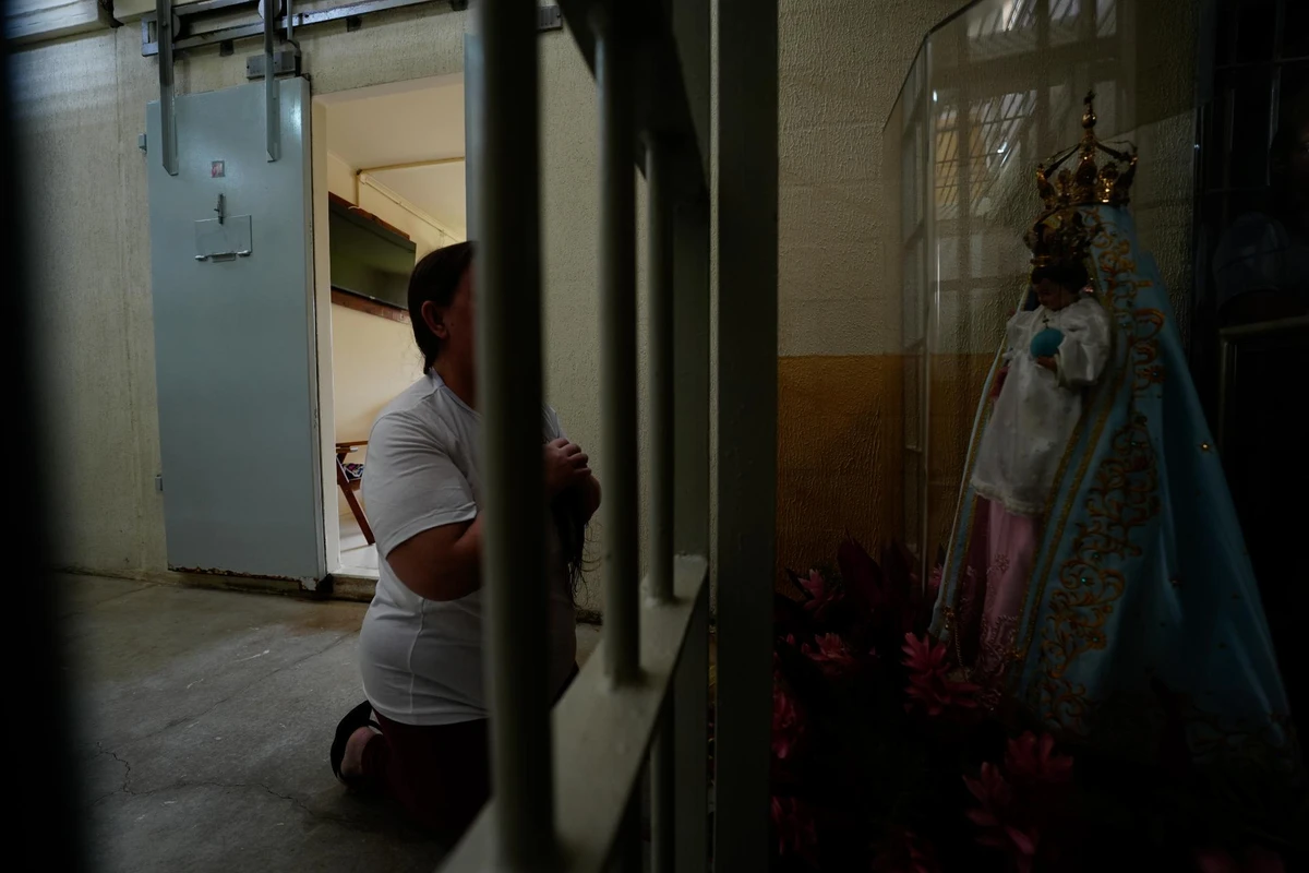 Imagem de Nossa Senhora da Penha no Centro Prisional Feminino de Cariacica  por Fernando Madeira