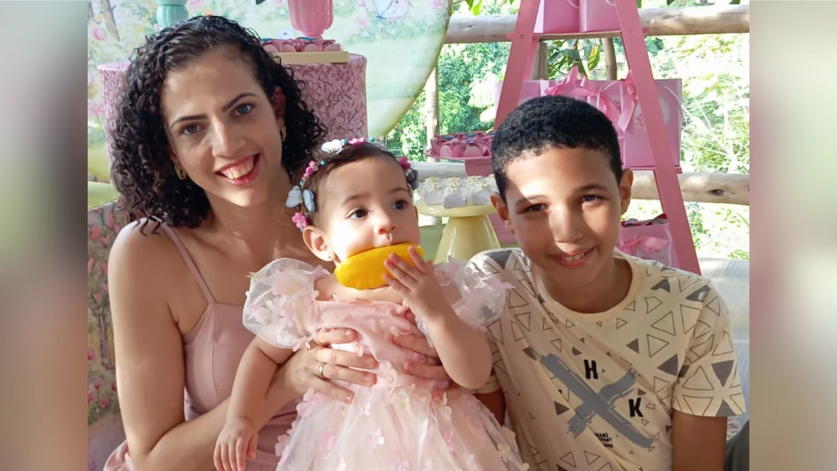 Maristela com os filhos que, segundo ela, são frutos do milagre de Nossa Senhora.