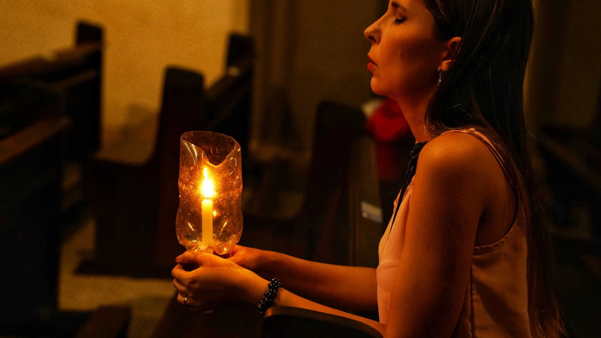 Festa da Penha 2025: Romeiros com suas velas demonstrando fé e devoção à Nossa Senhora