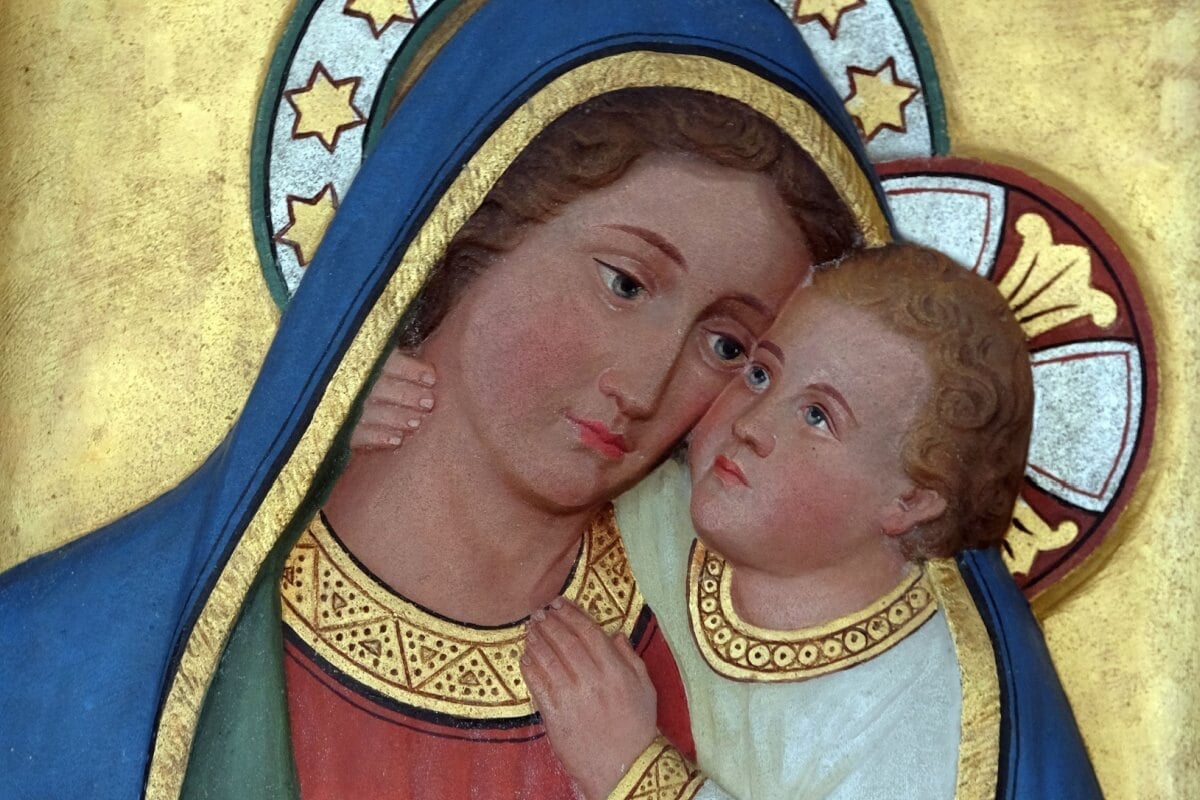 Nossa Senhora do Bom Conselho traz amparo aos fiéis em momentos de dúvida (Imagem: Zvonimir Atletic | Shutterstock)