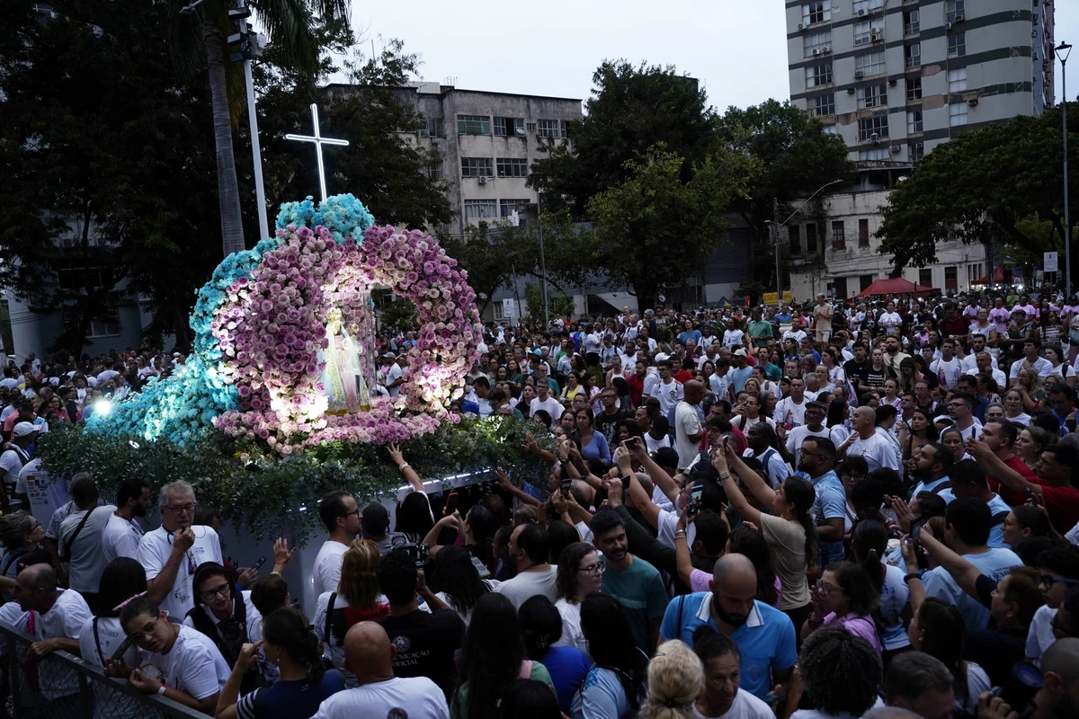 Festa da Penha 2025: devoção e fé antes da missa na Catedral de Vitória por Ricardo Medeiros
