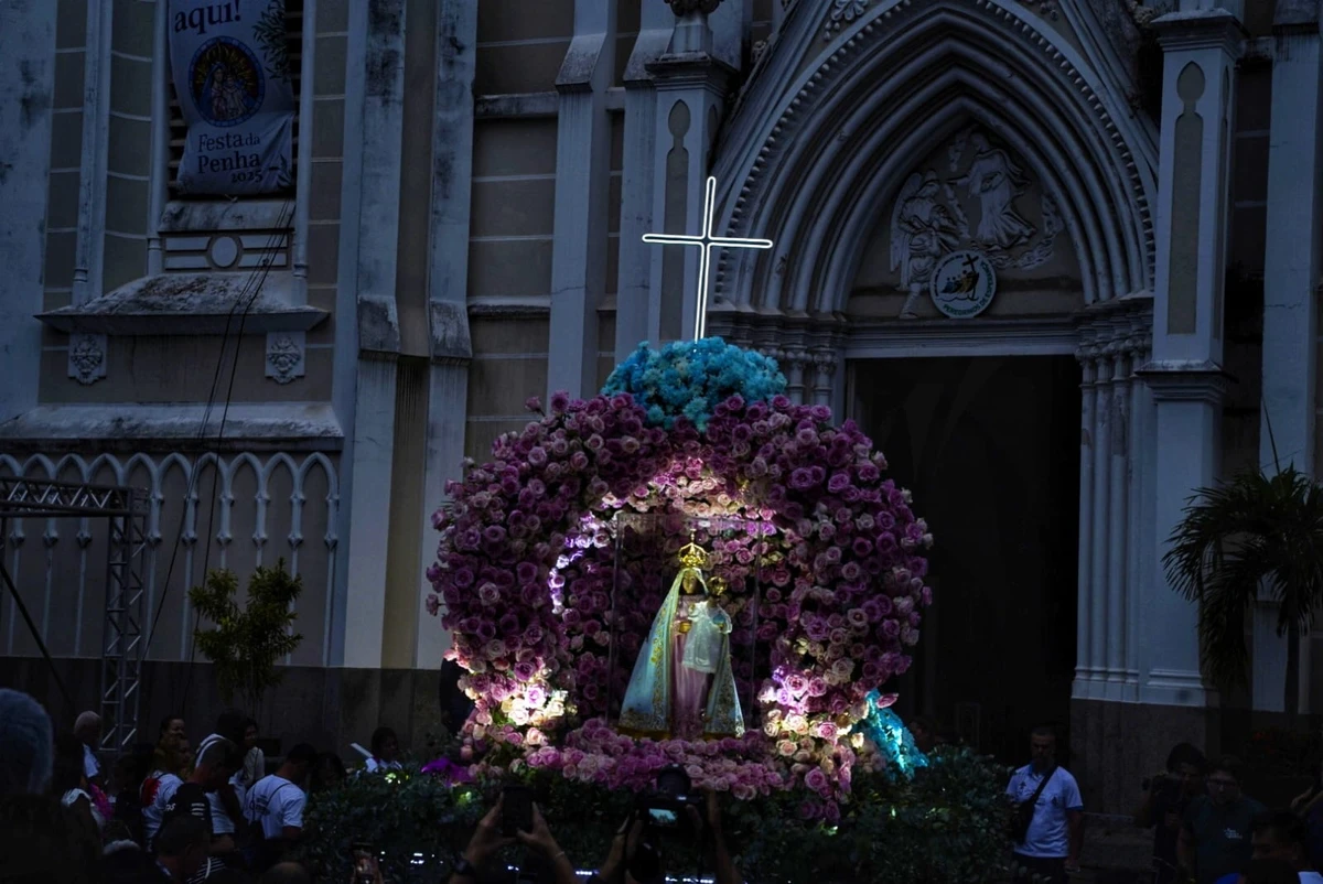 Festa da Penha 2025: imagem de Nossa Senhora em frente à Catedral de Vitória