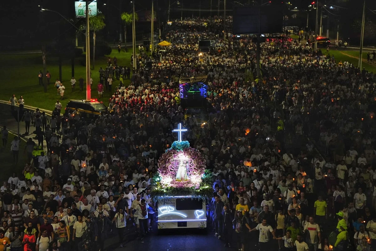 Festa da Penha 2025: "mar de gente" passa por Vila Velha na Romaria dos Homens por Vitor Jubini