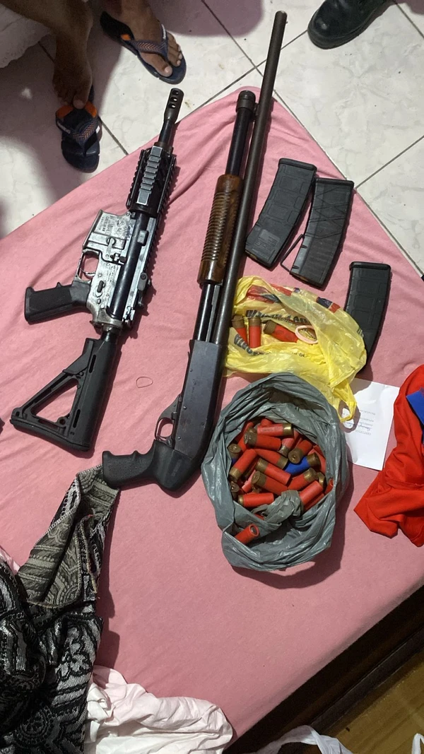 Operação apreendeu armas e prendeu suspeito de liderar tráfico no Sul do ES  por Divulgação/Polícia Civil