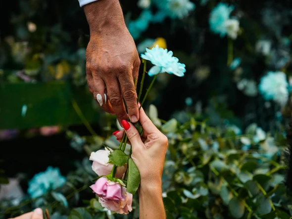 Festa da Penha 2025: Distribuição de flores que envolvem a imagem de Nossa Senhora por Vitor Jubini