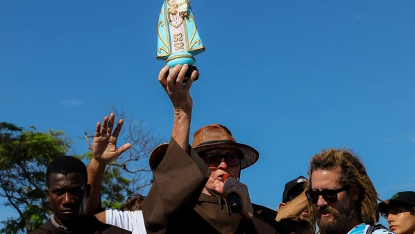 A elas, nossa homenagem, nestes tempos em que se cometem tantos feminicídios, páginas dolorosas de nossa história