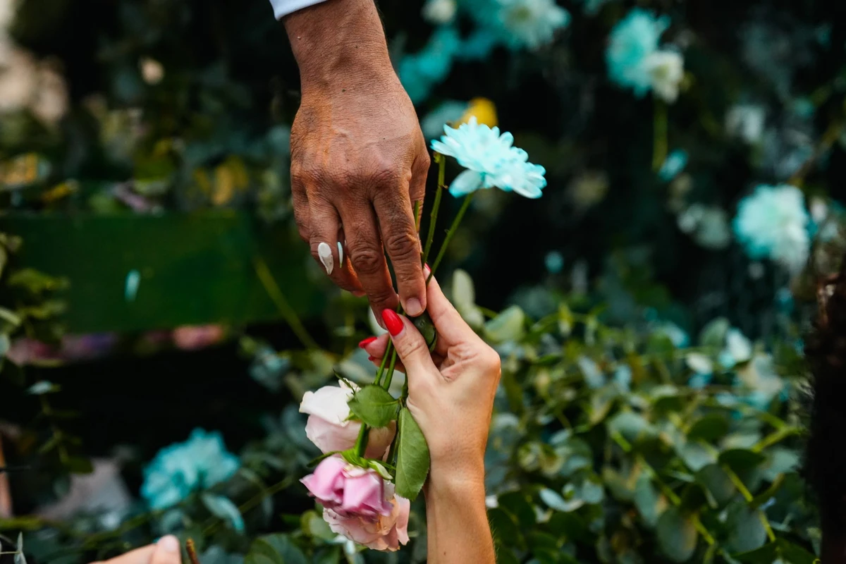 Festa da Penha 2025: Distribuição de flores que envolvem a imagem de Nossa Senhora por Vitor Jubini