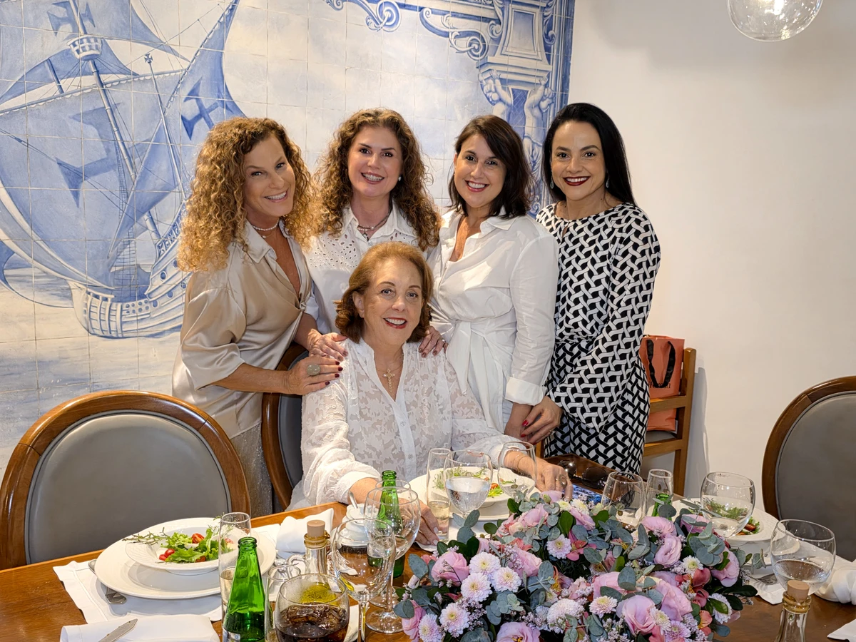 Mônica Zornanelli, Fabiana Croce, Renata Rasseli, Andrea Andrade e Tia Penha Nonato