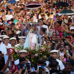Maior evento religiosos do ES reuniu milhares de fiéis durante os dias do Oitavário, nas romarias e missas; veja imagens que mostram a fé dos devotos de Nossa Senhora da Penha
