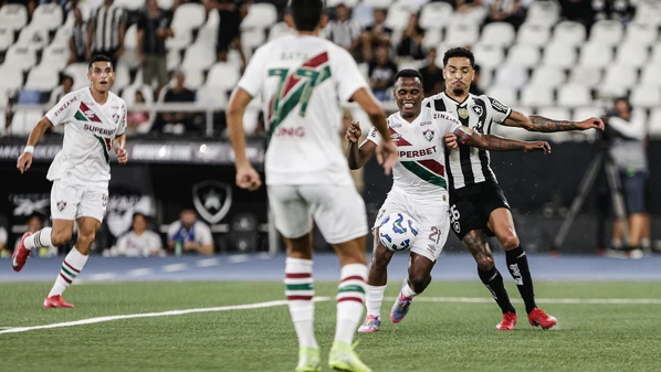 Todos no futebol sabem que quando o jogador toma a frente do adversário e é tocado em velocidade é falta, mas a Comissão de Arbitragem da CBF resolveu inovar e inventou que toque sutil não é mais falta