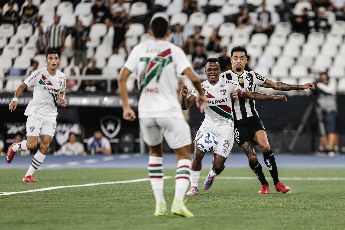 Fluminense reclamou de possível pênalti em Jhon Arias no final do clássico contra o Botafogo