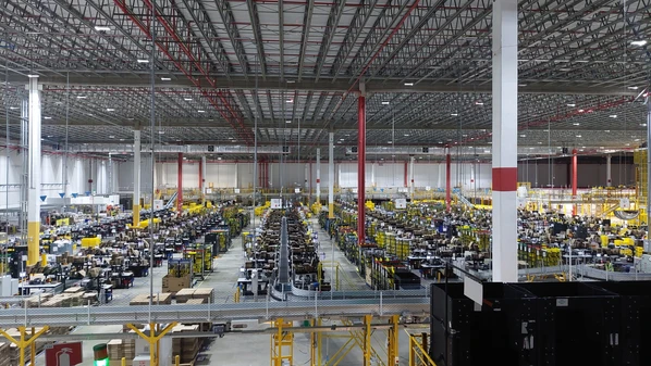 Micro e pequenas empresas podem atuar em parceria para fazer entregas e complementar renda por meio de programa da Amazon que chegou ao Espírito Santo no mês passado
