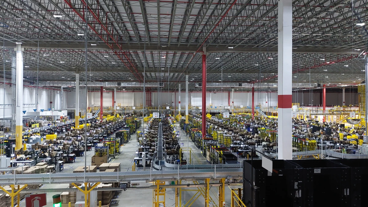 Centro de distribuição da Amazon em São Paulo