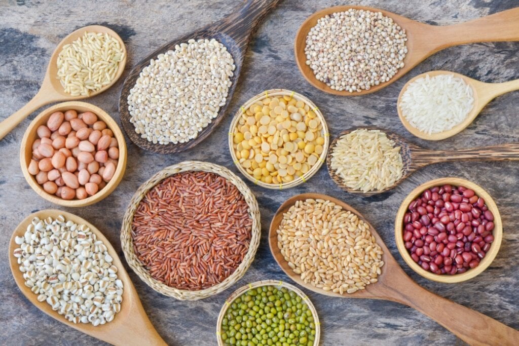 Os grãos são alimentos suscetíveis a contaminações (Imagem: Nopparat Promtha | Shutterstock)