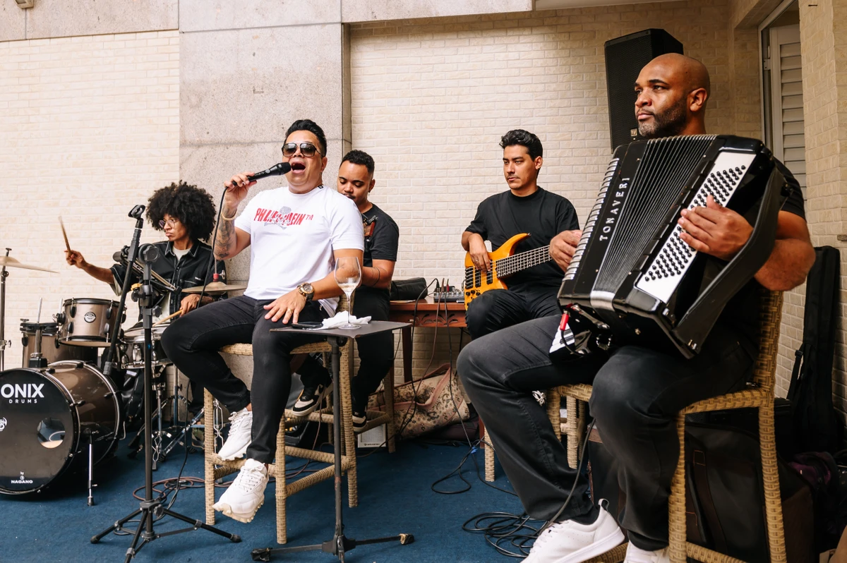 Rodrigo Balla e banda no aniversário de Kamilla Carneiro Benjamim