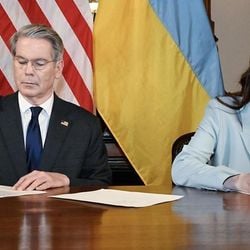 Pacto era tratado por Trump como condição para seguir apoiando Kiev contra a invasão russa; fundo de investimento conjunto financiará busca de minerais.