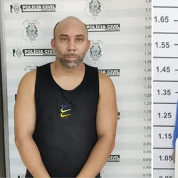 Os aparelhos não foram localizados pela polícia, que ainda procura por outros dois integrantes do grupo responsável pelo crime; prisões ocorreram no dia 15 deste mês